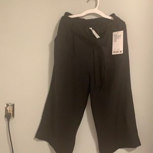 Lululemon noir crop pants